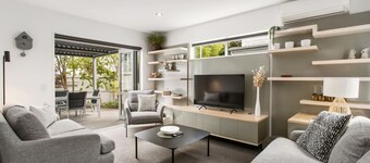 Convenient Urban Townhouse 2 carparks available