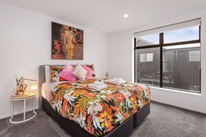 2 soverom, skrivebord, strykejern/-brett og wi-fi