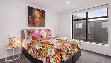 2 bedrooms, desk, iron/ironing board, WiFi