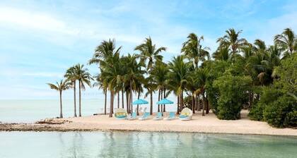 Marathon Beachfront | 2Kings, Veranda + 2LuxeBaths