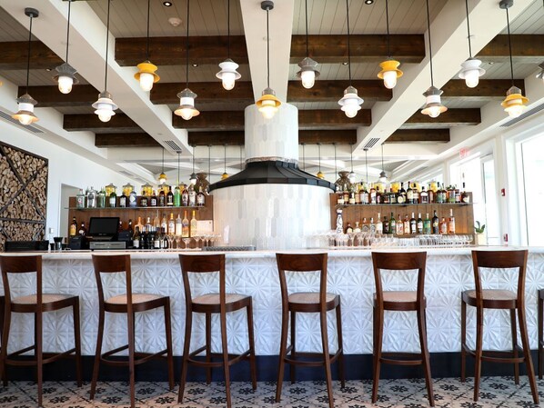 Bar (on property) - Marathon Oceanfront Suite | King Bed + Kitchenette (Marathon)