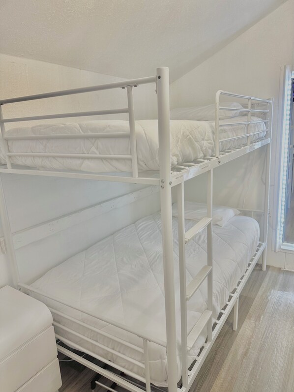 1 bedroom, in-room safe, desk, free WiFi