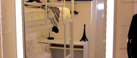 1 Schlafzimmer, Zimmersafe, Schreibtisch, kostenloses WLAN