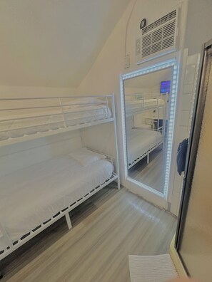 1 chambre, coffres-forts dans les chambres, bureau, Wi-Fi gratuit