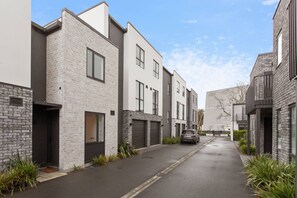 Exterior - Spring special CBD, free parking (Christchurch)