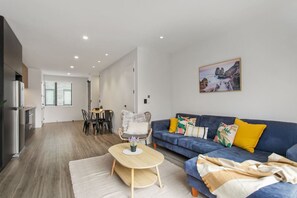 Smart TV - Spring special CBD, free parking (Christchurch)