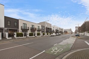 Exterior - Spring special CBD, free parking (Christchurch)