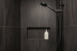 Hair dryer, towels - Spring special CBD, free parking (Christchurch)