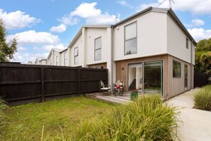Exterior - Immaculate presentation, carpark (Christchurch)