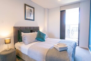 2 habitaciones, escritorio, tabla de planchar con plancha y wifi 