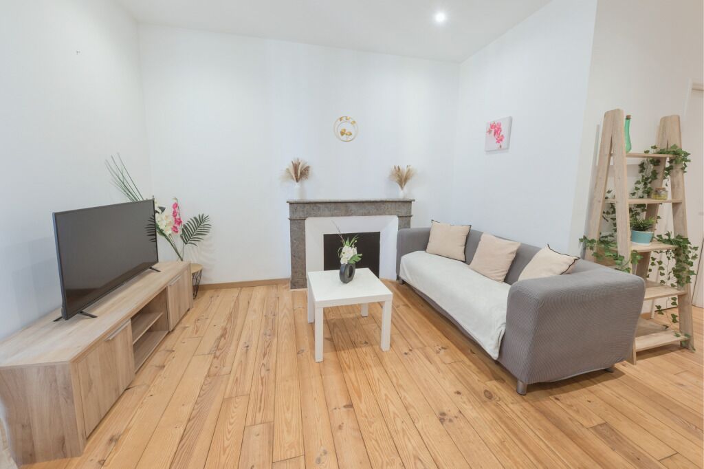 Smart TV, books, offices