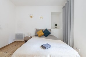 1 bedroom, desk, iron/ironing board, travel crib - Le Joyau de Pau : Standing, Centre & Parking (2p) (Pau)