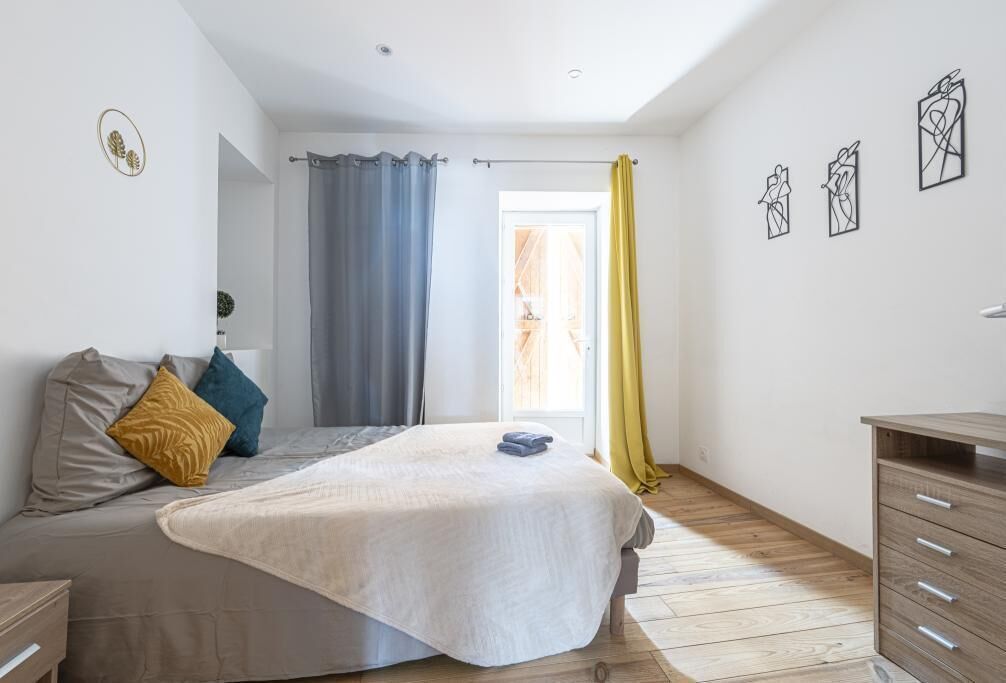 1 bedroom, desk, iron/ironing board, travel crib