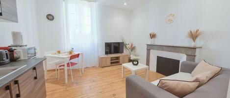 Smart-TV, BĂŒcher, Arbeitsbereiche