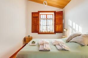 2 bedrooms, iron/ironing board, travel cot, WiFi