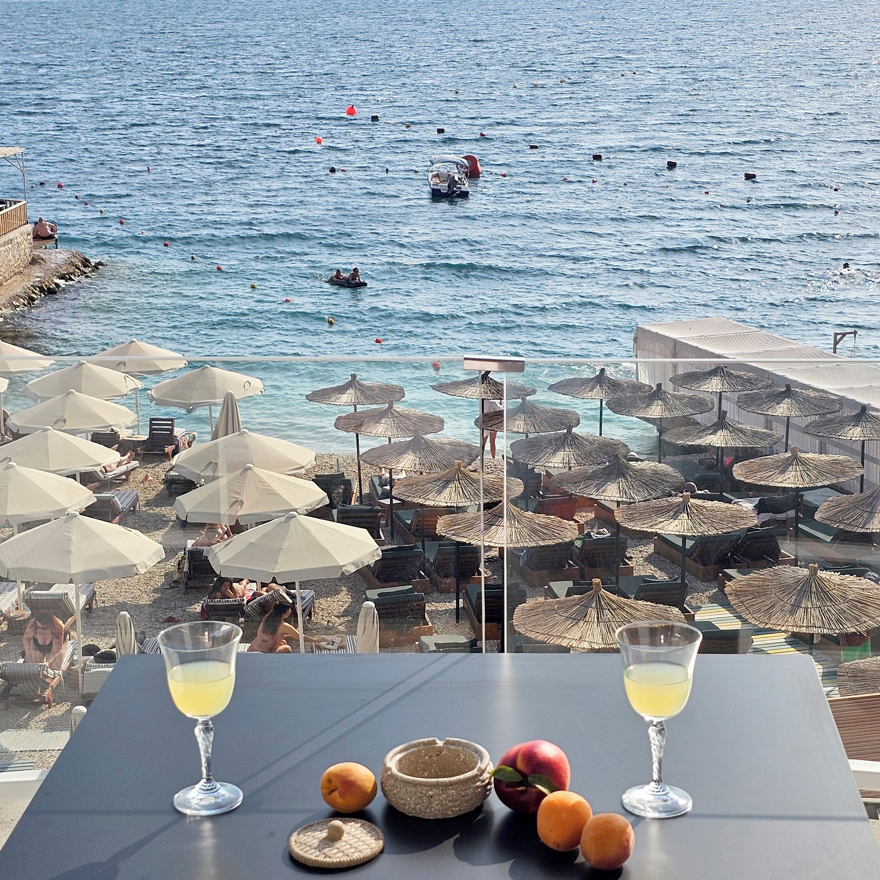 豪華三人房, 陽台, 海景 | 海灘/海景