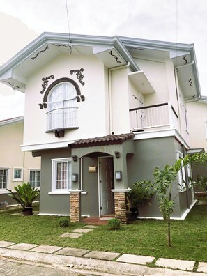 Exterior - Adorable 4-bedroom house with WiFi, AC in wonderful Panglao Island (Dauis)