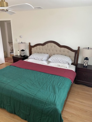 4 bedrooms, desk, free WiFi, bed sheets