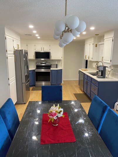 Cozy Modern 4BR Retreat on 1.5 Private Acres Near Yale & Trails