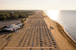 Apartamento, 2 habitaciones, terraza, vistas al mar | Playa | Ubicación a pie de playa