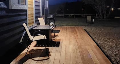 Brand new Cozy 1 bedroom Cabin w/MT View in a quiet and safe neighborhood.