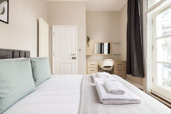 2 bedrooms, iron/ironing board, free WiFi, bed sheets