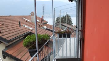 Habitación doble de lujo, balcón, vista al lago | Terraza o patio