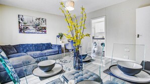 TV - Inviting Urban Apartment in Croydon (Greater London)