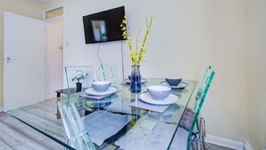 Dining - Inviting Urban Apartment in Croydon (Greater London)