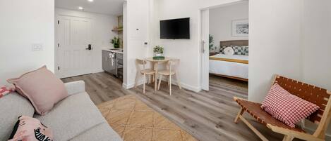 Téléviseur, bureau