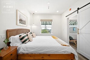 1 bedroom, desk, WiFi, bed sheets