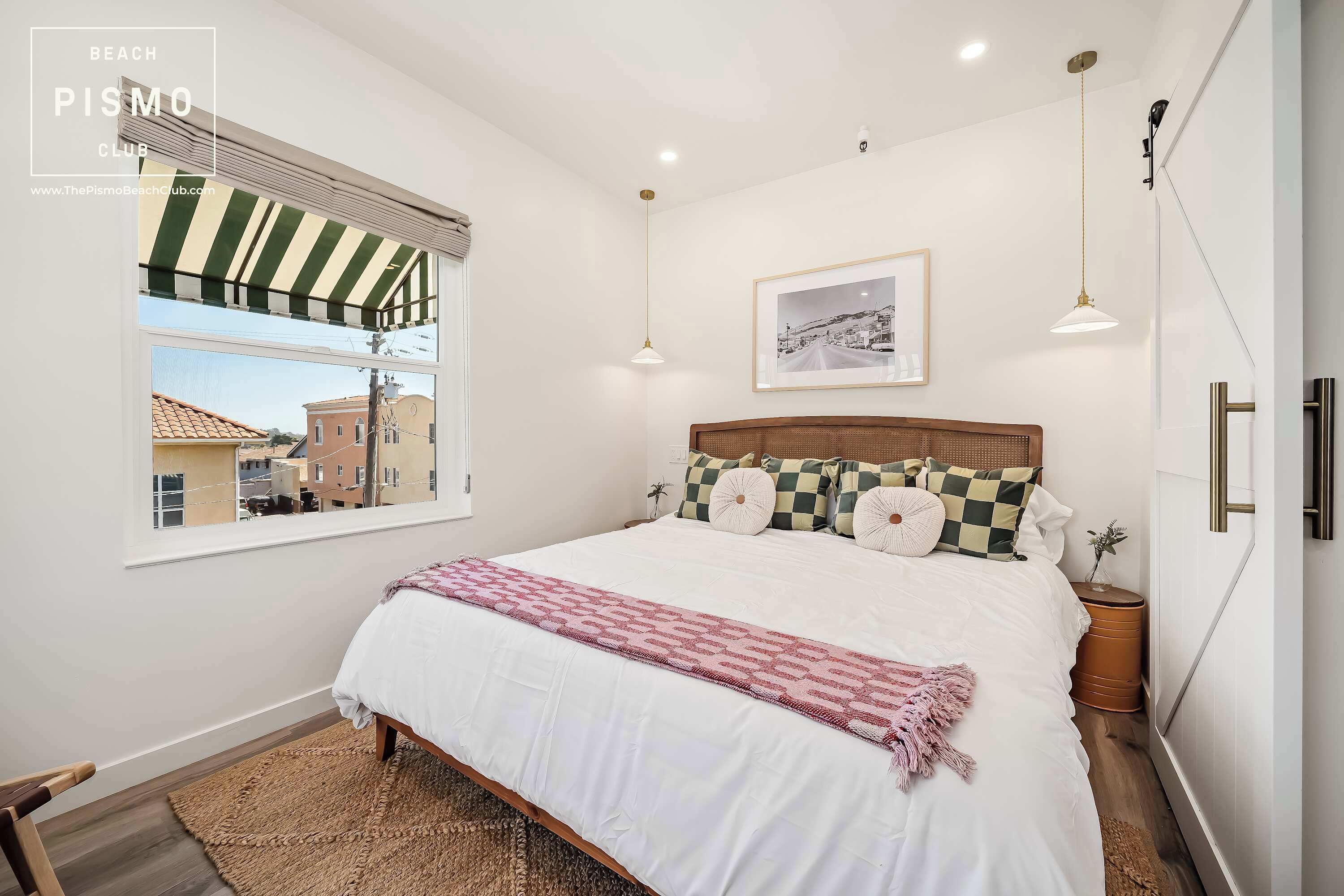 1 bedroom, desk, WiFi, bed sheets