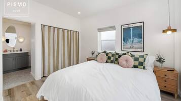 1 bedroom, desk, WiFi, bed sheets