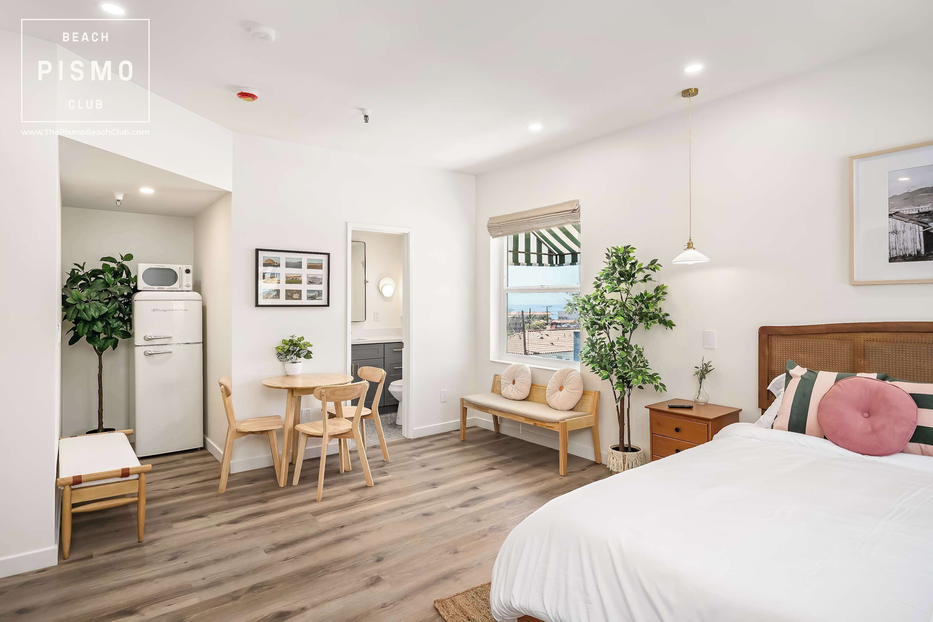 1 bedroom, desk, WiFi, bed sheets