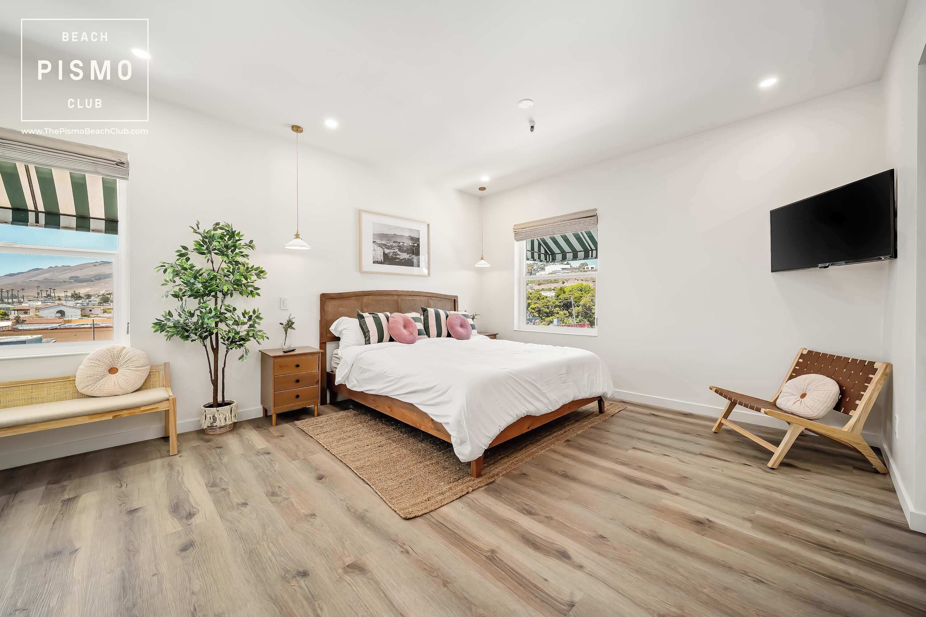 1 bedroom, desk, WiFi, bed sheets