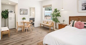 1 bedroom, desk, WiFi, bed sheets