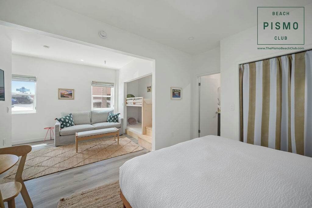 1 bedroom, desk, WiFi, bed sheets