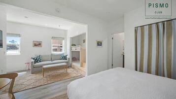 1 bedroom, desk, WiFi, bed sheets