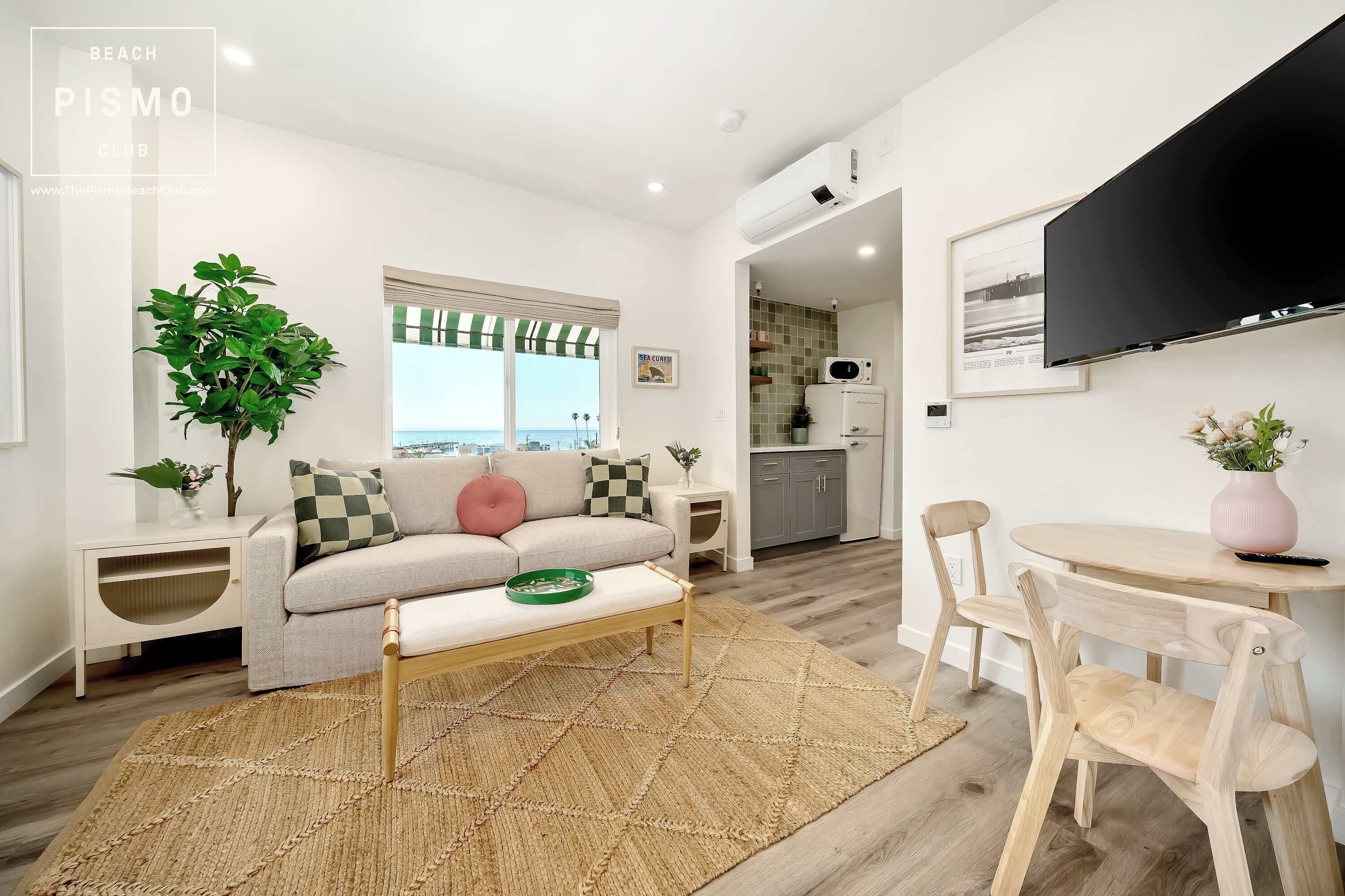 テレビ、書斎 / ワークスペース