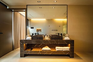 Premium Suite, 1 King Bed, City View | Bathroom - Nohian Collection Hotels (Santiago de los Caballeros)