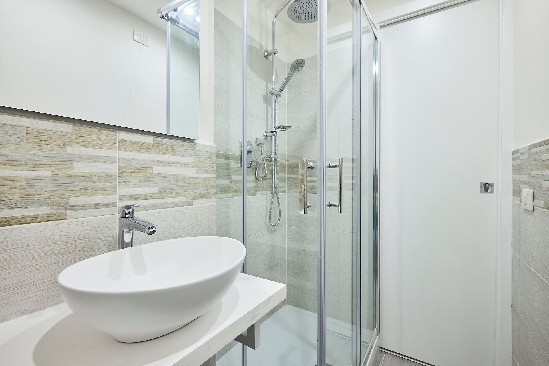 Deluxe Double Room, Non Smoking, City View | Bathroom | Shower, hair dryer, slippers, towels