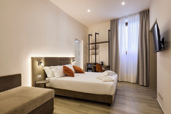 Deluxe Triple Room, Non Smoking, City View | Living area | 28-inch flat-screen TV with digital channels