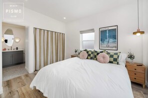 1 bedroom, desk, WiFi, bed sheets - Deluxe Downtown View Suite at Pismo Beach Club (Pismo Beach)