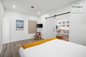 1 bedroom, desk, WiFi, bed sheets
