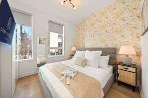 3 bedrooms, desk, iron/ironing board, free WiFi