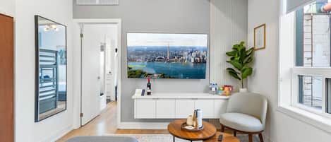 3 bedrooms, desk, iron/ironing board, free WiFi