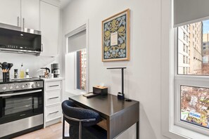 ثلاجة، ميكروويف، فرن، موقد طهي مسطح