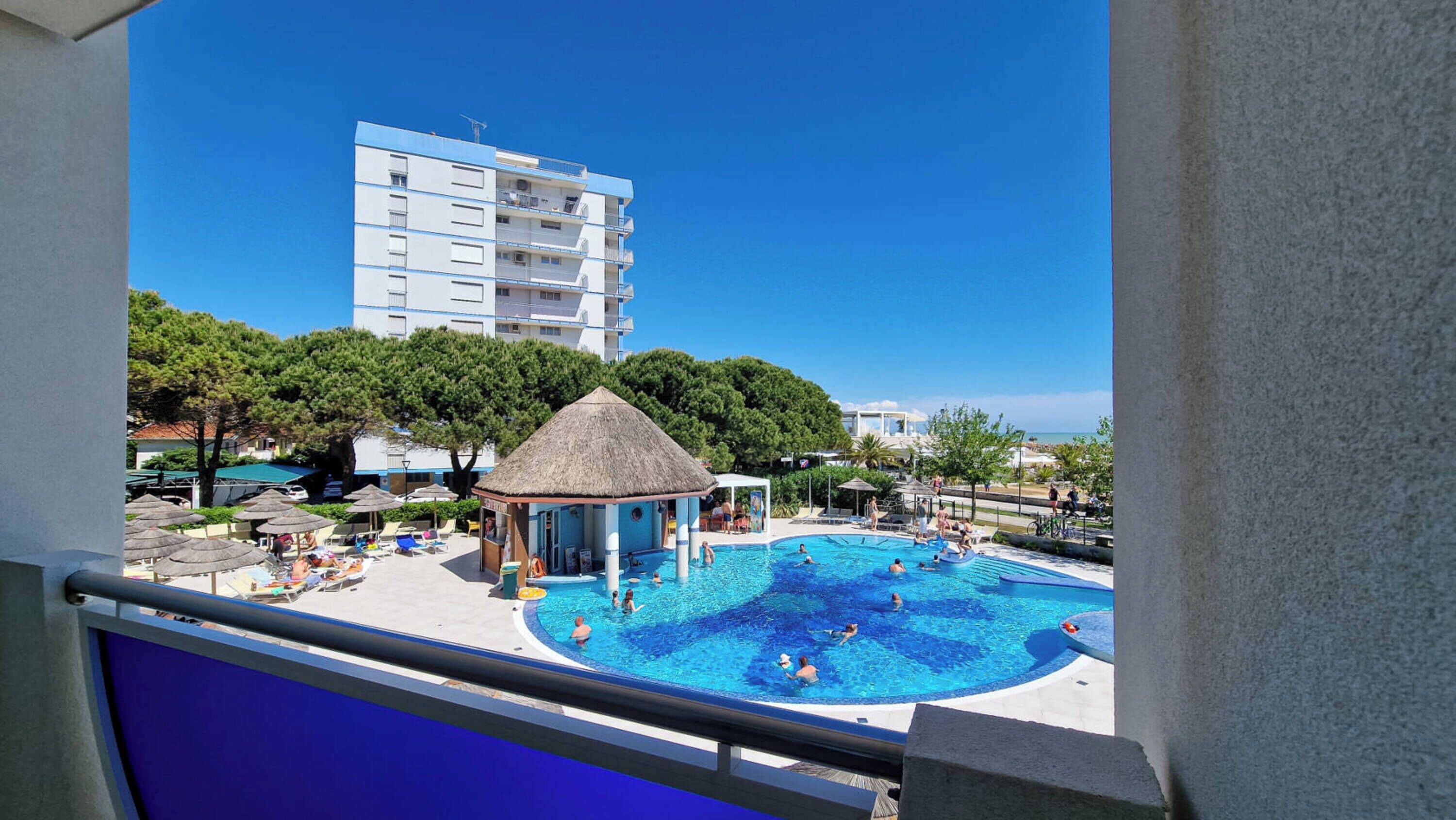 Apartamento, 1 habitación, terraza, vistas al mar | Piscina | Una piscina al aire libre