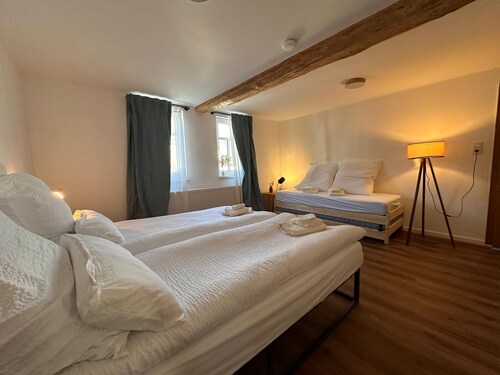 Ruhe und Natur mit Platz für 6 Personen, Garten, Terrasse und Garage im Tal
