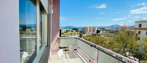 Panorama kamer, balkon, uitzicht op zee | Gratis wifi